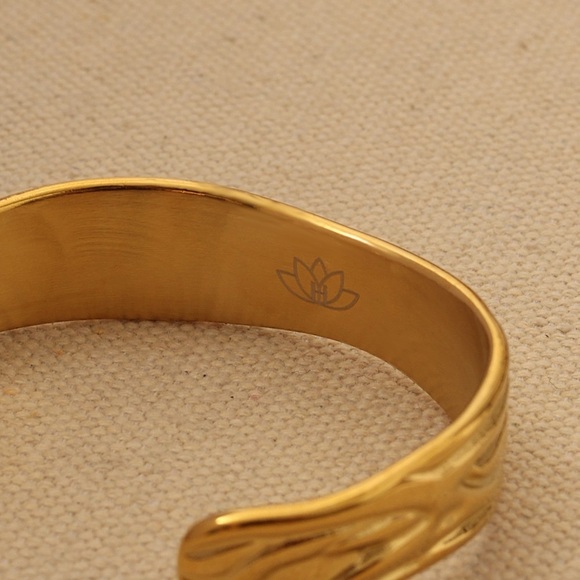 Inner Harmoni 18K Gold Plated Elegant Gold Cuff Bracelet - Picture 2 of 3